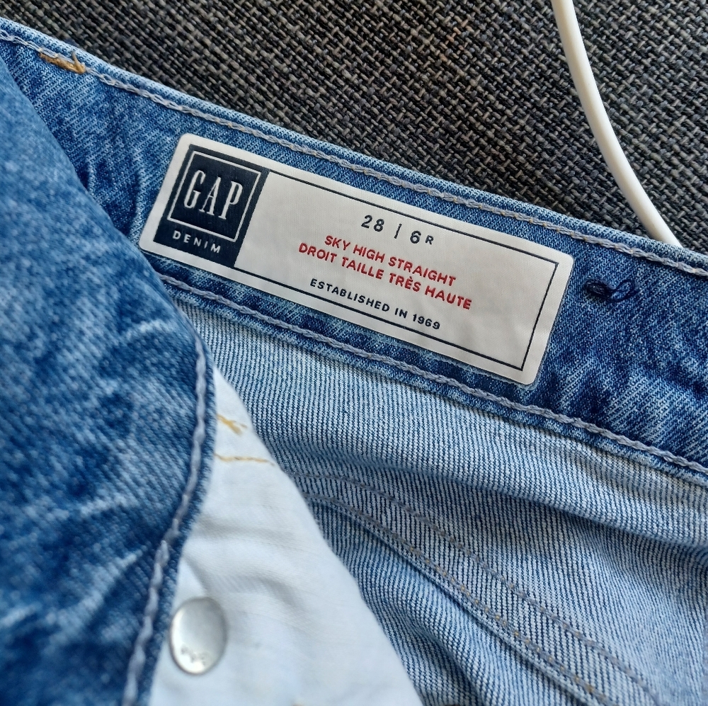 ⛔️Sold⛔️🆕️GAP Sky High Straight Leg Jeans with Washwell, Size 28/6 - Picture 8 of 16